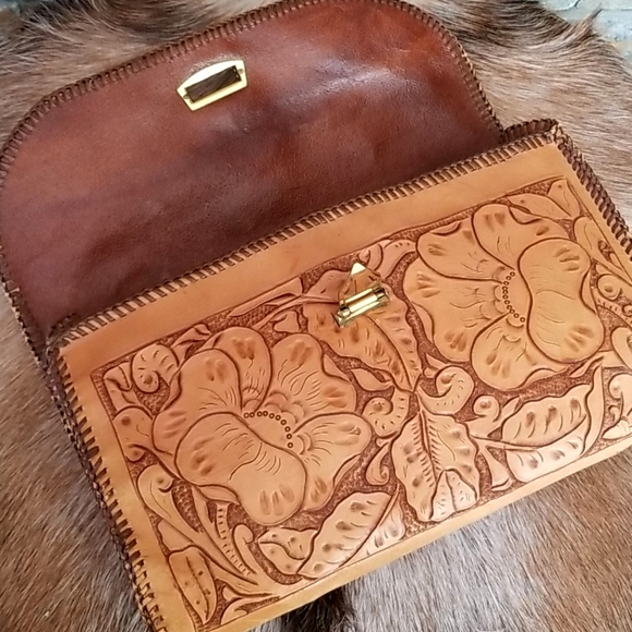 Vintage 1970s Boho Tooled Leather Flowers and Leaves Clutch Handbag - Picture 7 of 16